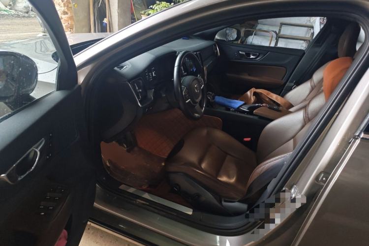 Used Volvo S60 2021 T4 Zhiyi Luxury Edition
