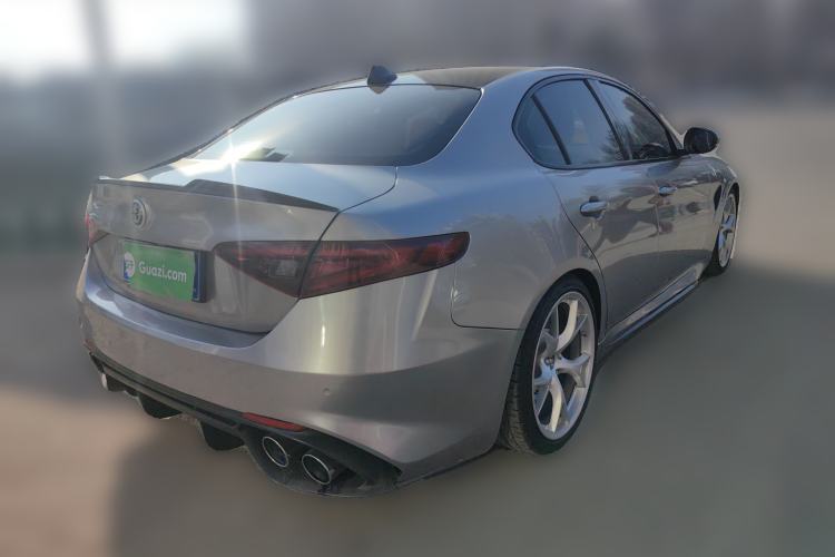 Used Alfa Romeo Giulia 2017 2.0T 280HP Luxury Edition Rear Right 45 Deg