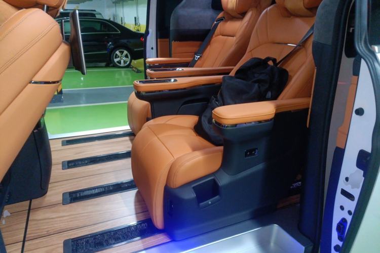 Used Geely Galaxy LEVC L380 2024 140-Degree 6-Seater All-Wheel-Drive Ultra