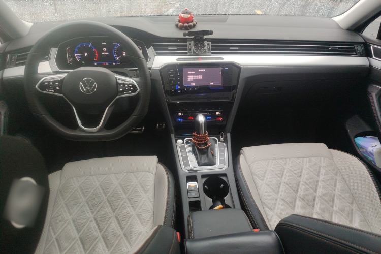 Used Volkswagen Magotan 2023 2 Million Units Commemorative Edition 330TSI DSG Luxury Version Center Console