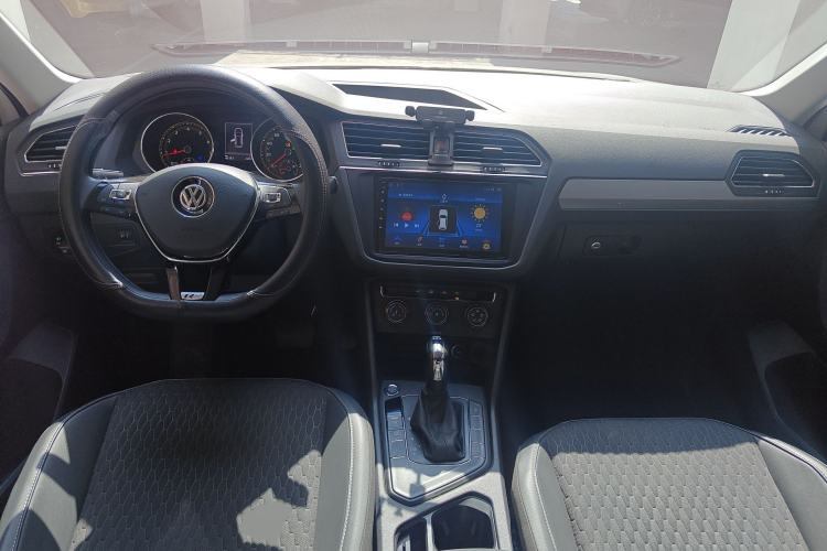 Used Volkswagen Tiguan L 2020 330TSI Automatic Two-Wheel Drive Luxury Edition China VI Standard