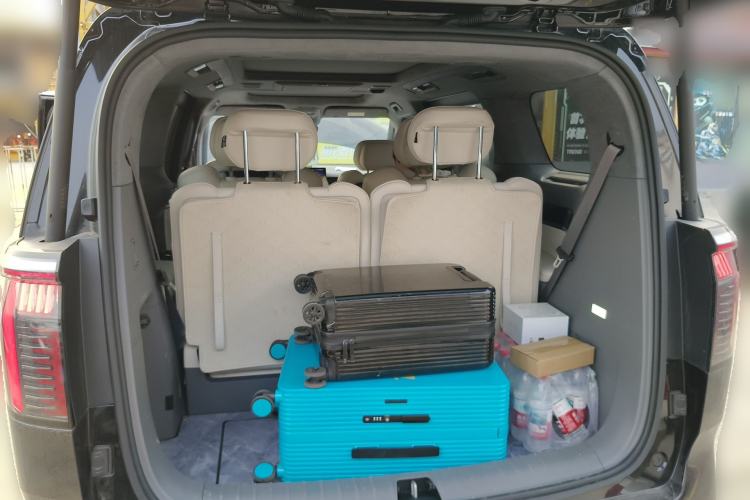 Used Zeekr 009 2022 WE Edition Trunk