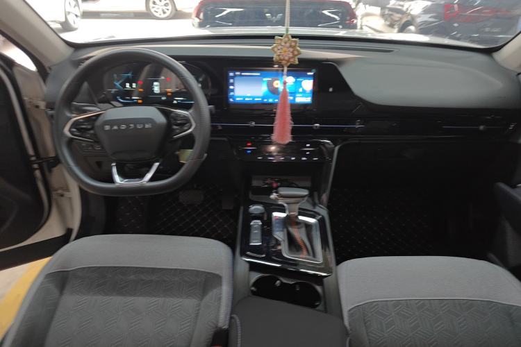 Used Baojun RC-6 2019 1.5T CVT Elite Version with 24-Hour Online Service Center Console