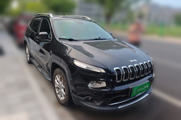 Used Jeep Cherokee 2016 2.4L Professional Edition Front Right 45 Deg
