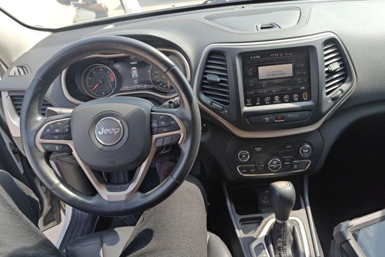 Used Jeep Cherokee 2016 2.0L Superior Edition
