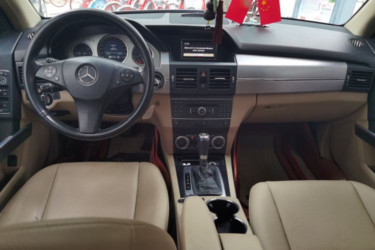 Used Mercedes-Benz GLK-Class 2012 GLK 300 4MATIC Fashion Model Center Console