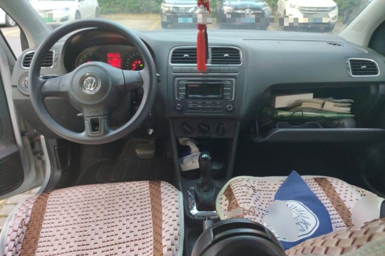 Used Volkswagen Polo 2013 1.6L Automatic Comfort Edition Center Console