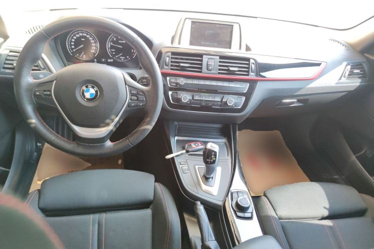 Used BMW 1 Series 2018 118i Sport Design Package Center Console