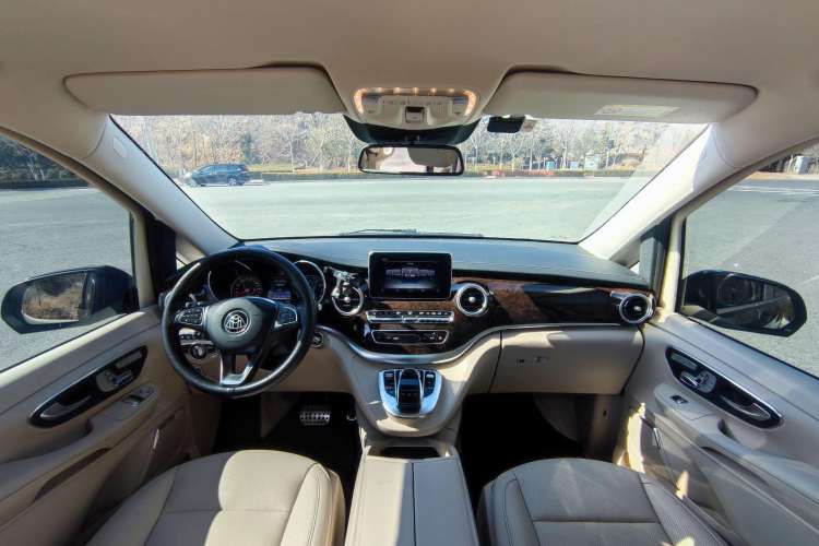 Used Mercedes-Benz V-Class 2016 V 260 L Prestige Extended Edition Interior 1