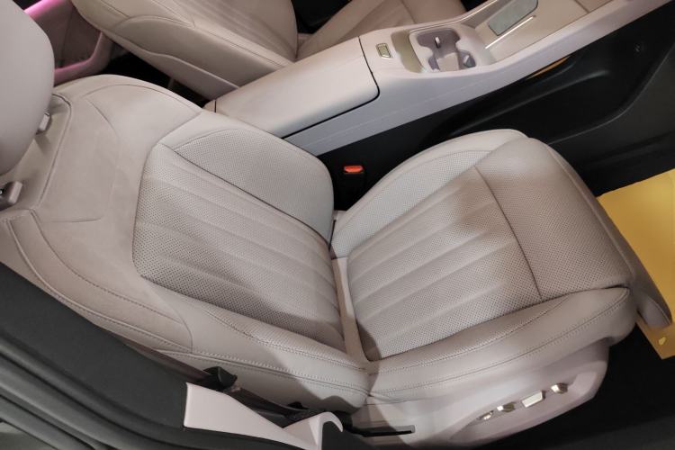 Used ONVO L60 2024 60 kWh Rear-Drive Version Right Front Seat