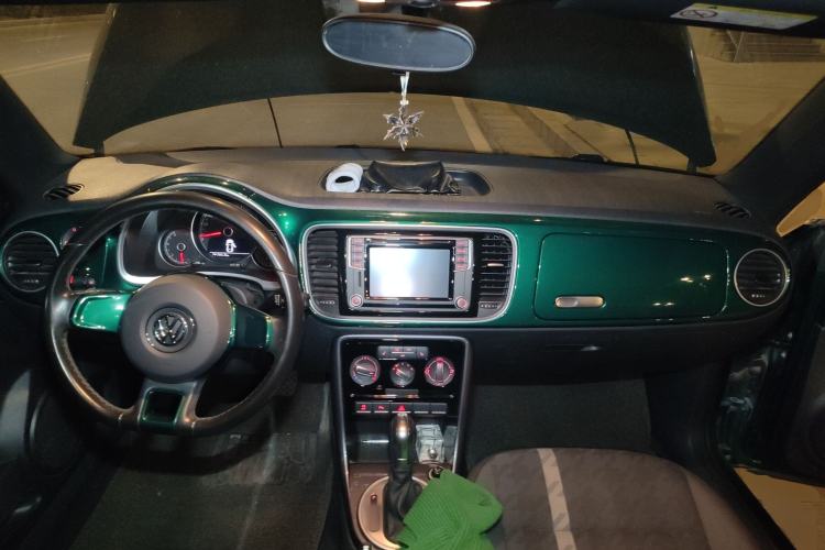 Used Volkswagen Beetle 2017 180TSI Emerald Classic Edition Center Console