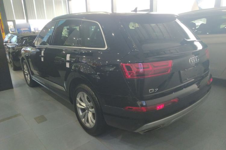 Used Audi Q7 2018 40 TFSI Comfort Model
