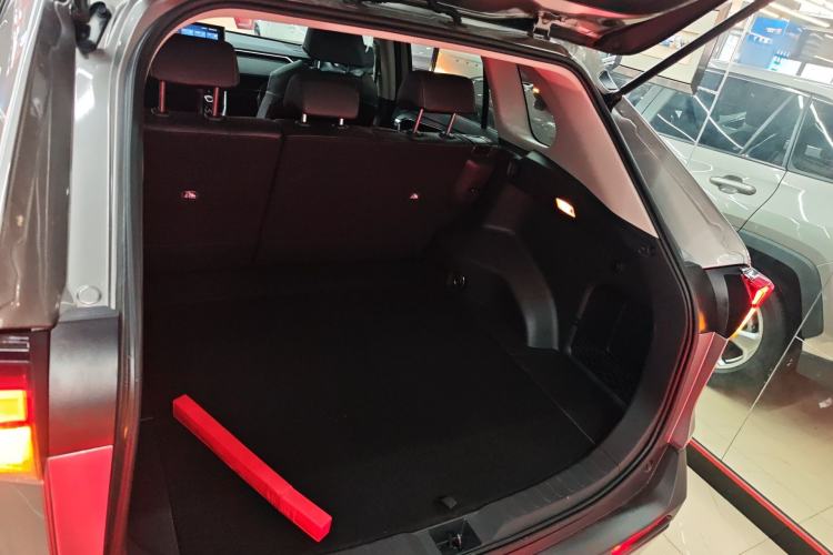 Used Toyota RAV4 2022 2.0L CVT Two-Wheel Drive Fashion Plus Edition Trunk