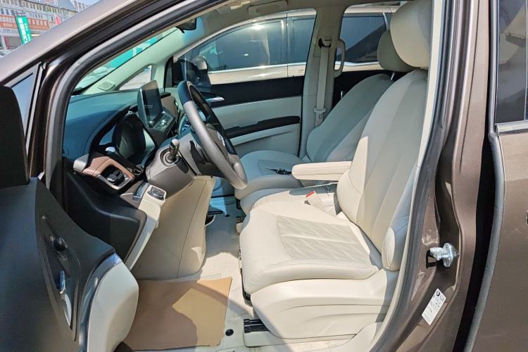 Used Buick GL8 2023 Land Executive Class Comfort Model