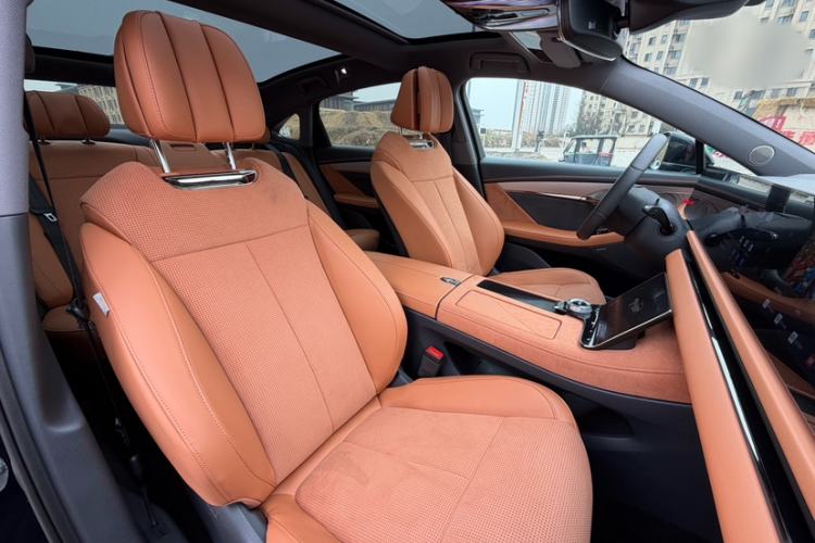 Used VOYAH PASSION 2024 PHEV Four-Wheel Drive Ultra-Long Range Flagship Model Interior 2