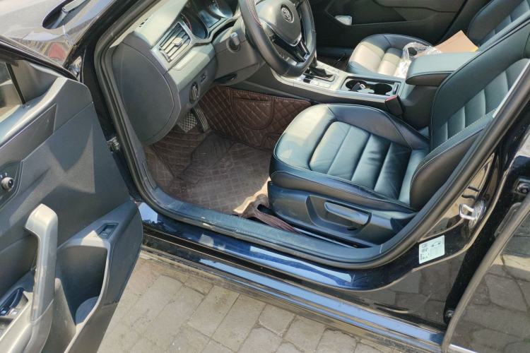 Used Volkswagen Passat 2017 280TSI DSG Luxury Edition
