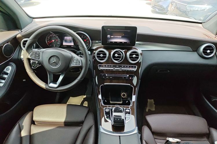 Used Mercedes-Benz GLC 2017 GLC 260 4MATIC Luxury Model Center Console