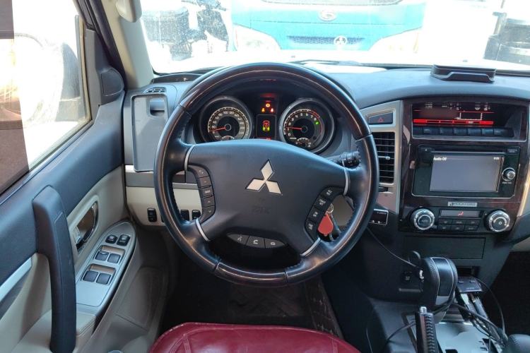 Used Mitsubishi Pajero 
