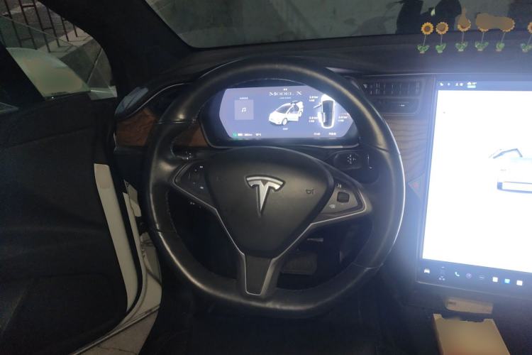 Used Tesla Model X 2019 Long-Range Version Steering Wheel