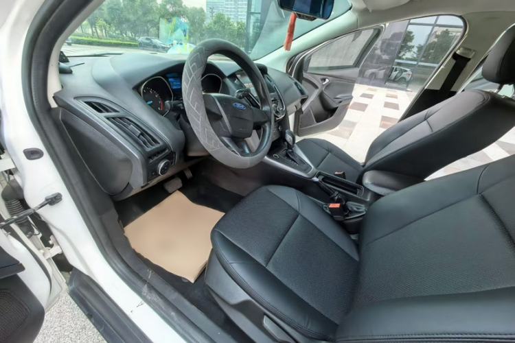 Used Ford Focus 2015 Hatchback 1.6L Automatic Comfort Model Interior 3