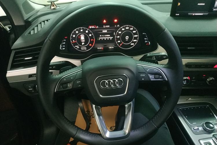 Used Audi Q7 2018 40 TFSI Comfort Model Steering Wheel