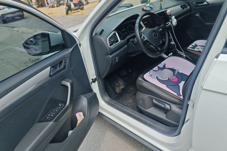 Used Volkswagen T-ROC 2022 280TSI DSG Two-Wheel Drive Elite PLUS Driver Seat