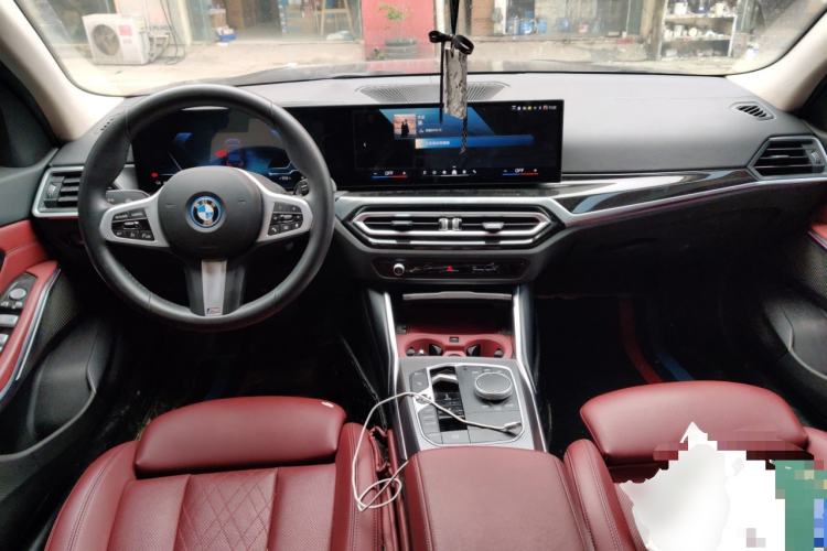 Used BMW i3 2024 eDrive 40 L Midnight Edition Center Console