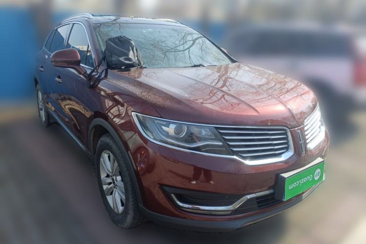 Used Lincoln MKX 2015 2.0T Two-Wheel Drive Deluxe Edition Front Right 45 Deg