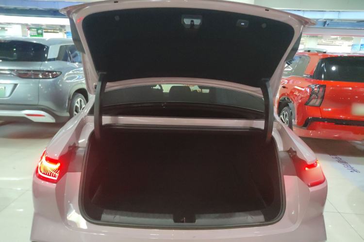 Used Geely Galaxy E8 2024 665 km Range Rear-Drive Starship Long-Range Version
