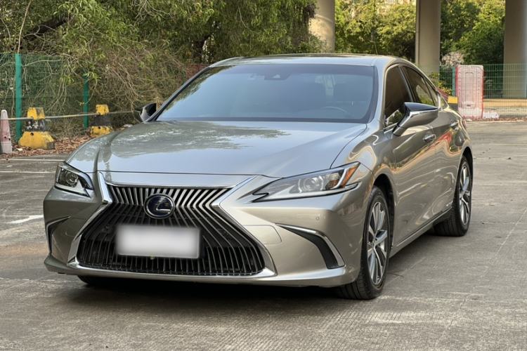 Used Lexus ES 2020 300h Premier Edition