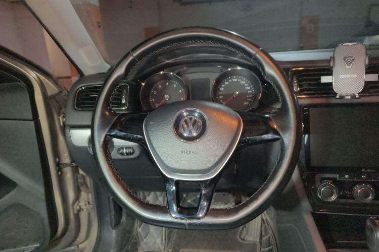 Used Volkswagen Sagitar 2015 1.6L Automatic Comfort Model Steering Wheel