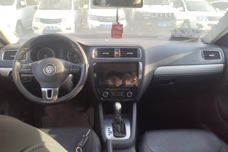 Used Volkswagen Sagitar 2014 1.4TSI Automatic Luxury Model Center Console