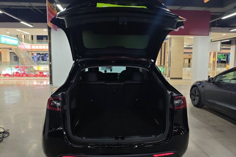 Used Tesla Model Y 2021 Standard Range Rear-Wheel Drive Version Trunk