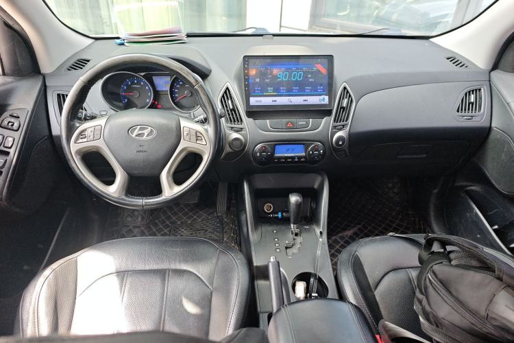 Used Hyundai ix35 2015 2.0L Automatic 2WD Smart Version China V Standard Center Console