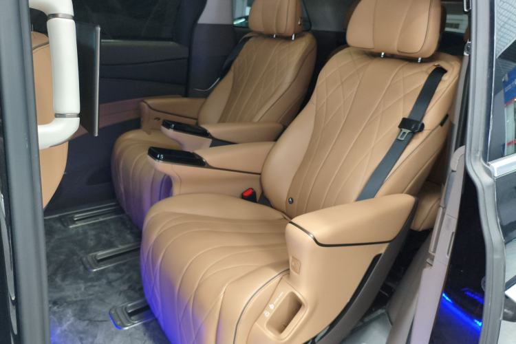 Used Denza D9 2022 DM-i 970 Four-Wheel Drive Prestige Model