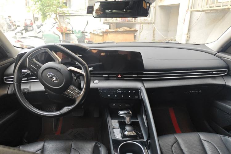 Used Hyundai Elantra 2021 1.5L CVT LUX Prestige Edition
