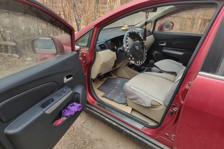 Used Venucia R50 2013 1.6L Manual Version with Beidou Navigation