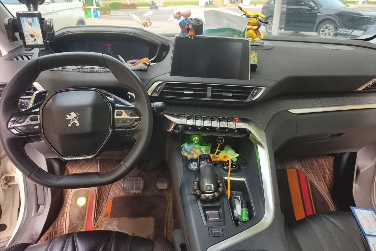 Used Peugeot 5008 2017 380THP 7-Seater Luxury Edition Center Console