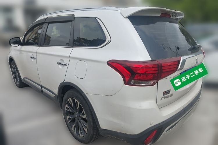 Used Mitsubishi Outlander 2019 2.4L 4x4 Zhi Xiang Edition 5 Seats China V Emission Standard Rear Left 45 Deg