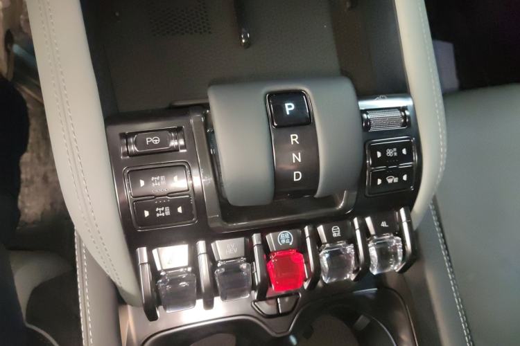 Used Formula Leopard Leopard 5 2023 Navigator Edition
