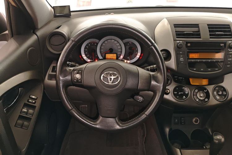 Used Toyota RAV4 2009 2.4L Automatic Luxury Edition Steering Wheel