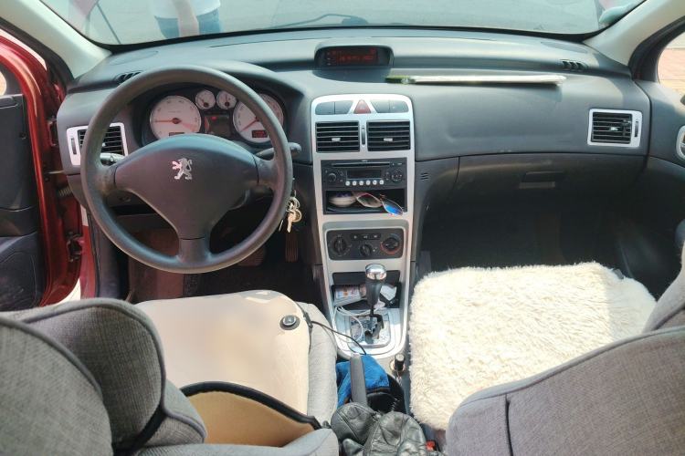 Used Peugeot 307 2010 Sedan 1.6L Automatic Comfort Edition Center Console