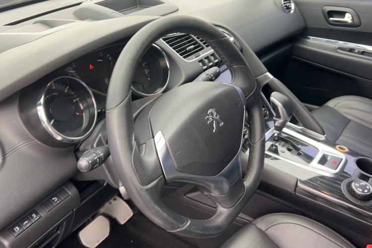 Used Peugeot 3008 2015 1.6THP Automatic Prestige Edition Interior 4