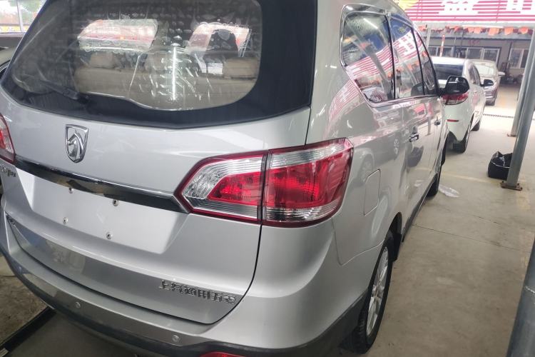 Used Baojun 730 2015 1.8L Manual Luxury Navigation ESP Version 7-seater
