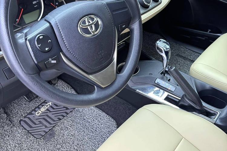 Used Toyota RAV4 2015 2.0L CVT Two-Wheel Drive Urban Edition
