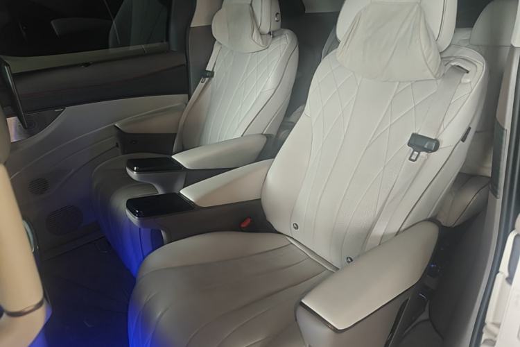 Used Denza D9 2022 DM-i 970 Four-Wheel Drive Flagship Model
