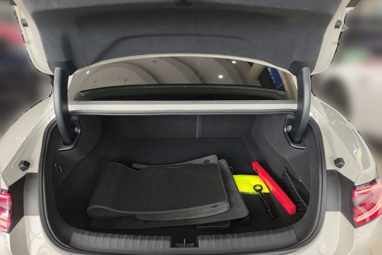 Used Xiaomi Auto SU7 2024 Four-Wheel Drive Ultra-Long Range Advanced Intelligent Driving Max Edition
