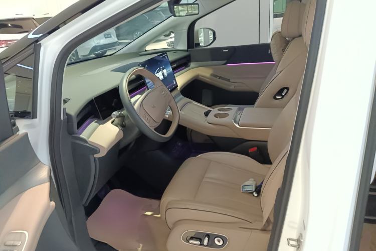 Used XPeng X9 2025 740 Ultra-Long Range Max Left Front Seat