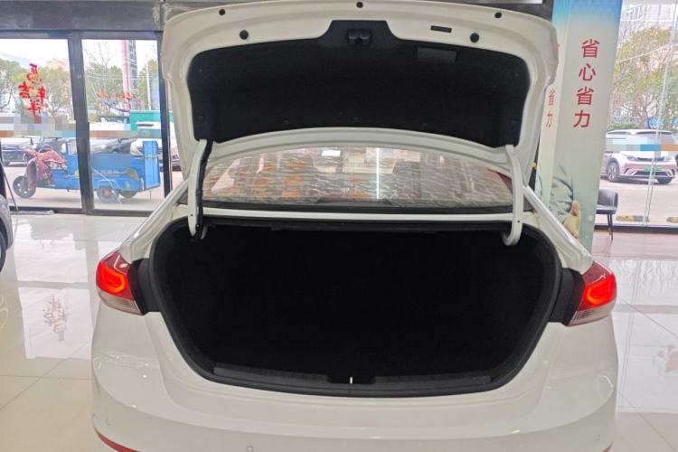 Used Hyundai Elantra (6th Generation / Lingdong) 2016 1.6L Automatic ZhiXuan · Luxury Version