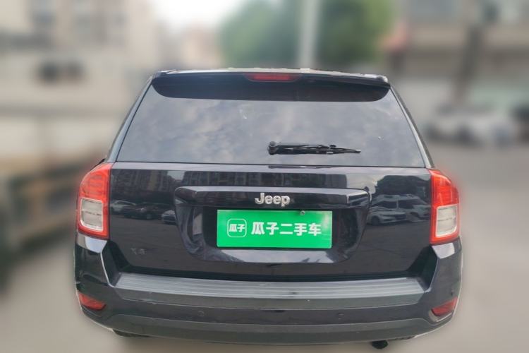 Used Jeep Compass 2011 2.4L four-wheel-drive sport version